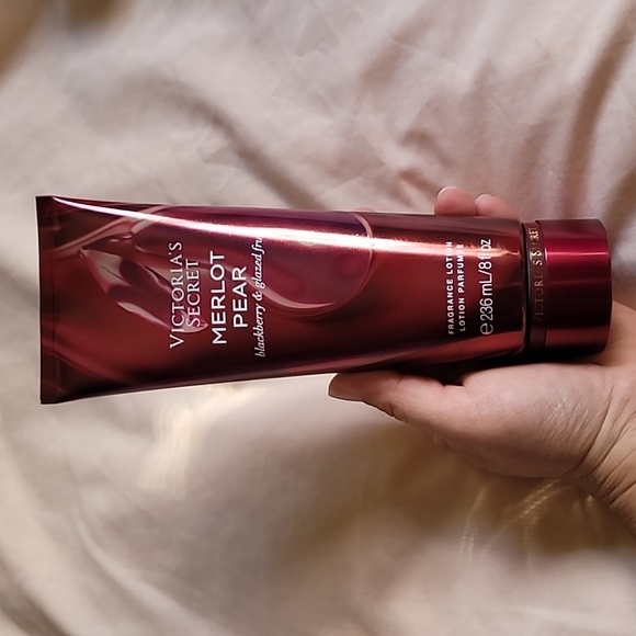 Victoria Secret Merlot Pear Lotion - Picture 1 of 4